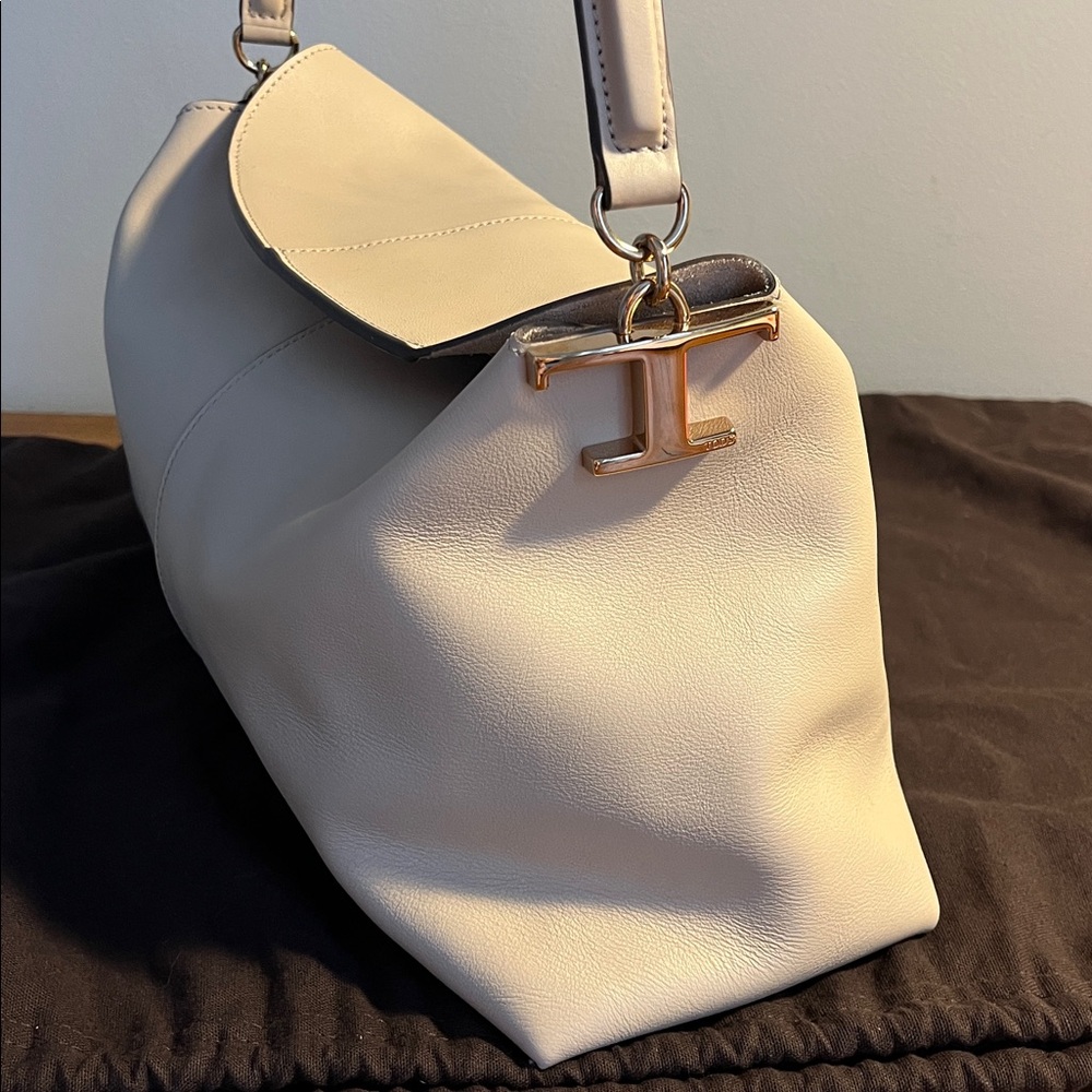 Tod's Cream Shoulder Bag with Gold Accents - Picture 12 of 16